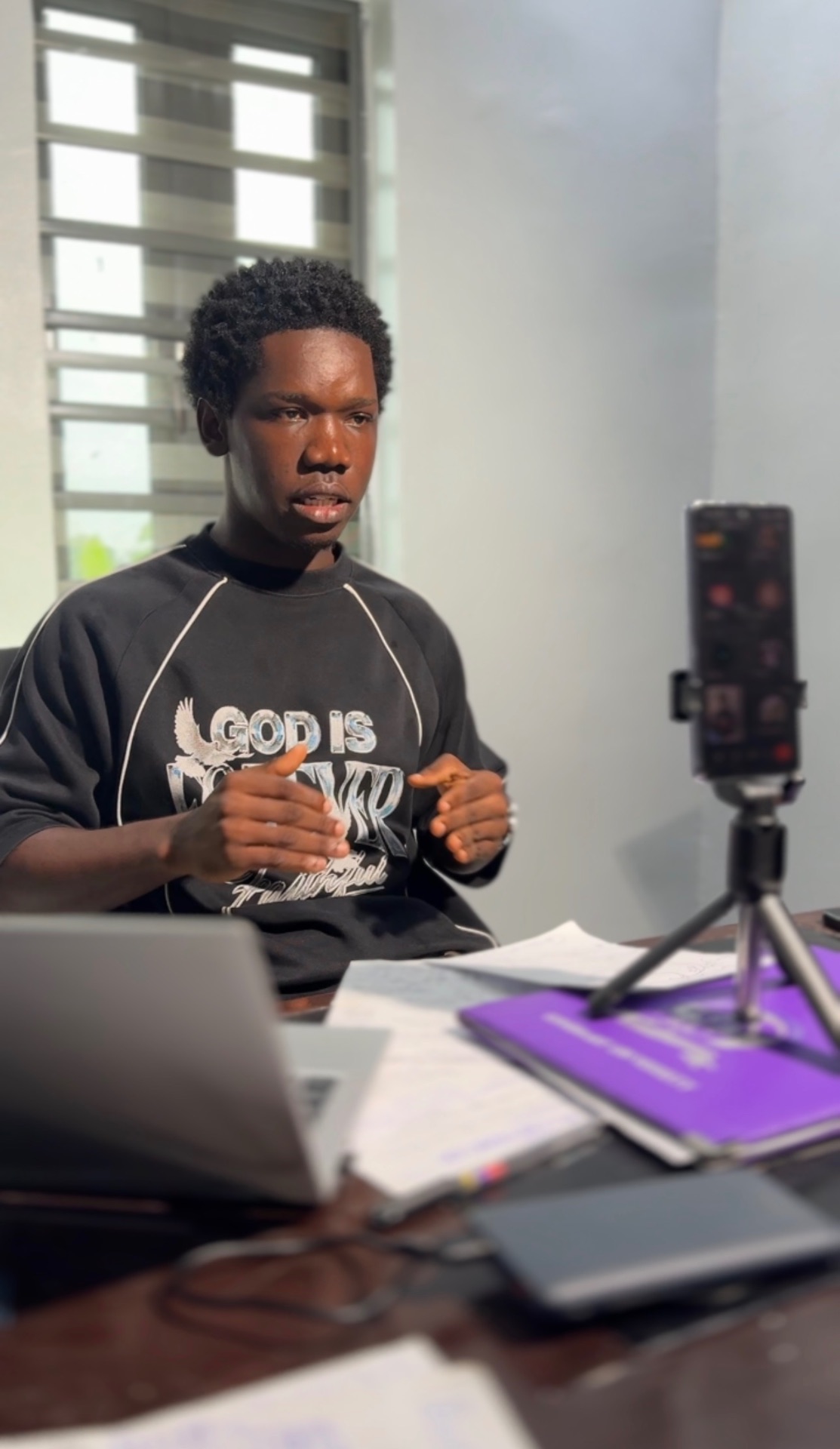 Dominion Ughe speaking at a Clarity Salon gathering